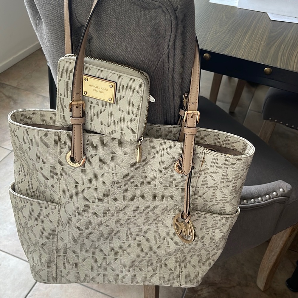 Michael Kors matching purse and wallet